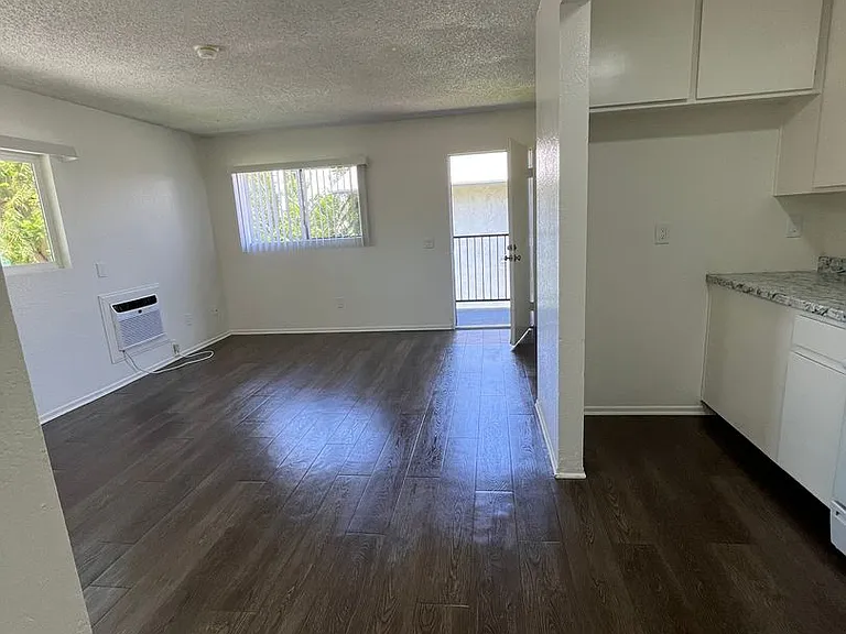 5910 Warren St — Photo 7