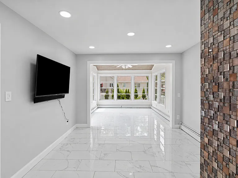 40 Olney Ave — Photo 9