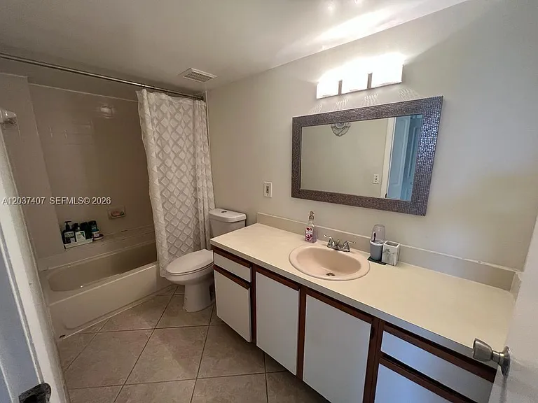 8215 Lake Dr #401 — Photo 8