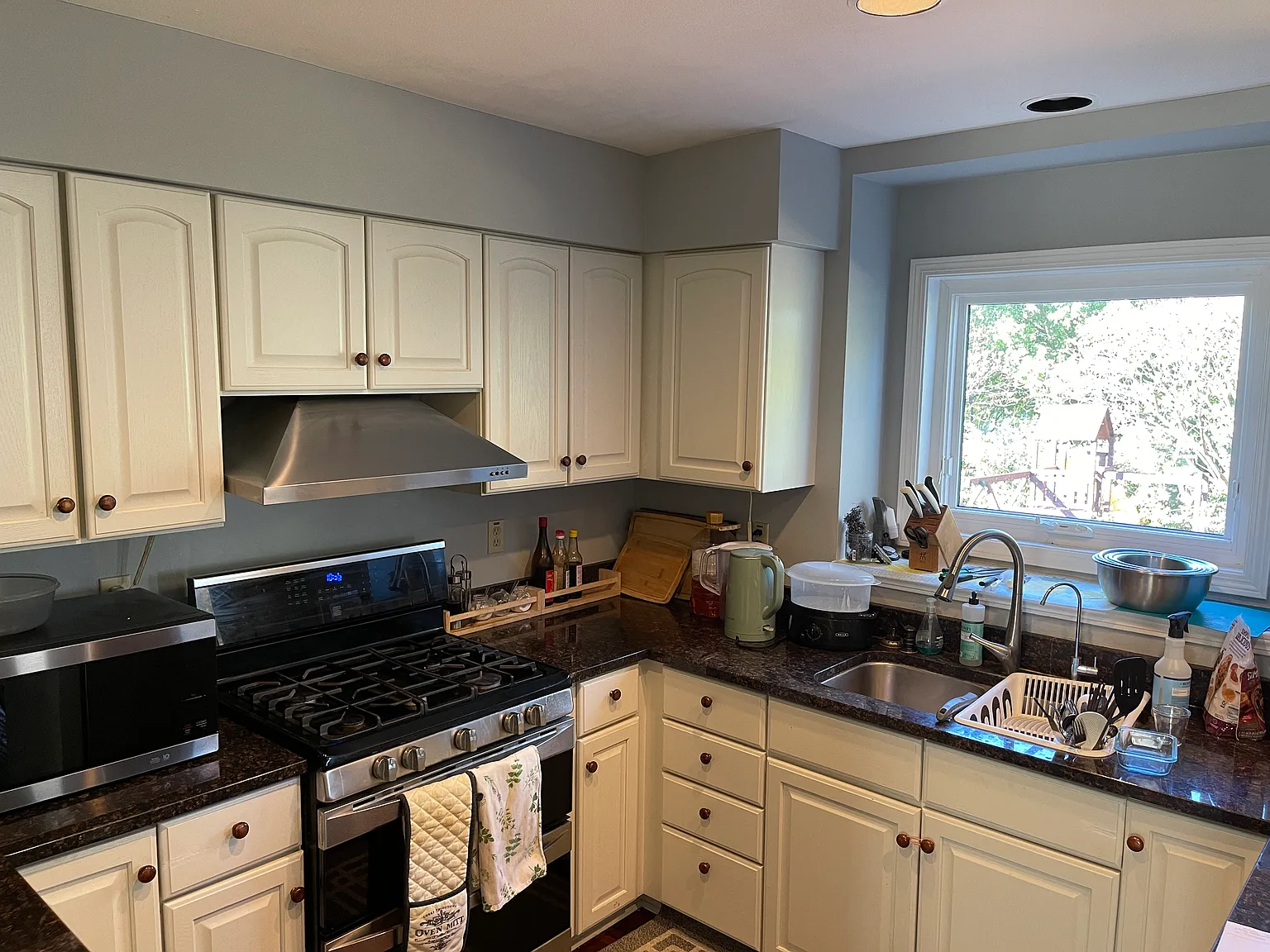 4 bed, 2800 sqft, $3,495 — Photo 3