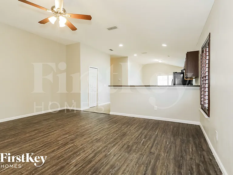 5668 Village Pond Cir — Photo 4