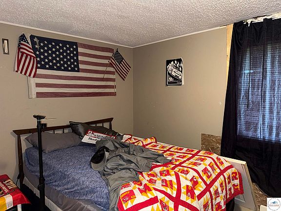 5th image of 301 N Vermont St