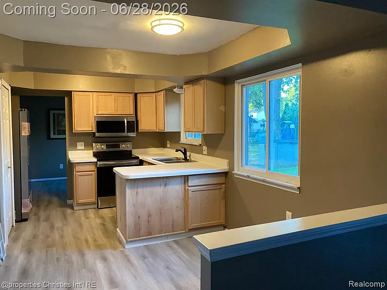 261 Charterhouse Dr — Photo 2