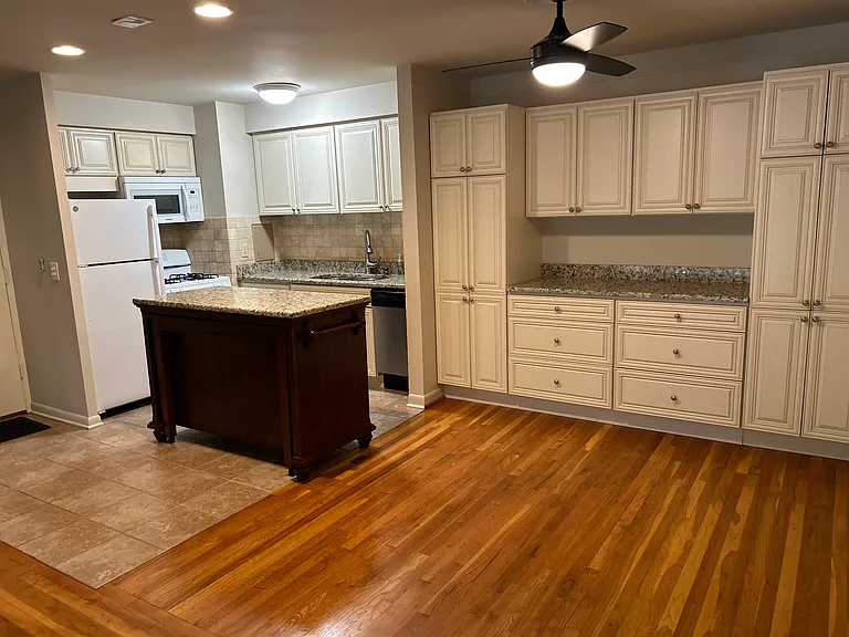 1261 Island Dr #204 — Photo 7