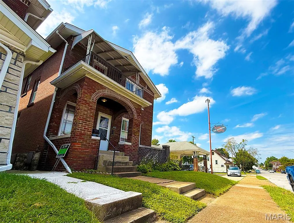 2 bed, 1000 sqft, $1,275 — Photo 2