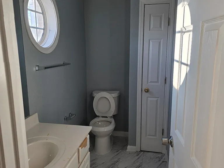321 Brookview Dr — Photo 3