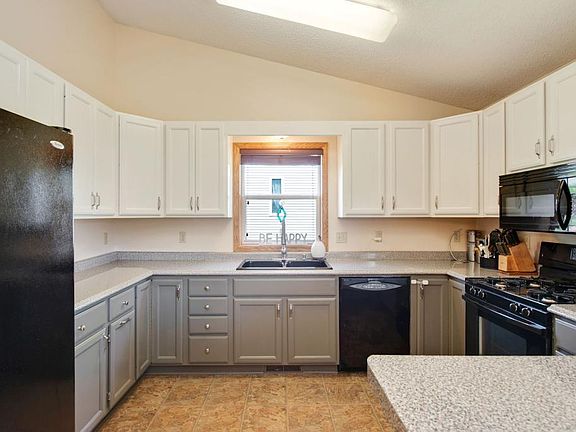 4th image of 609 Ash Cir