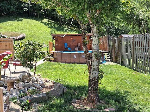 5th image of 810 Thunderbird Dr