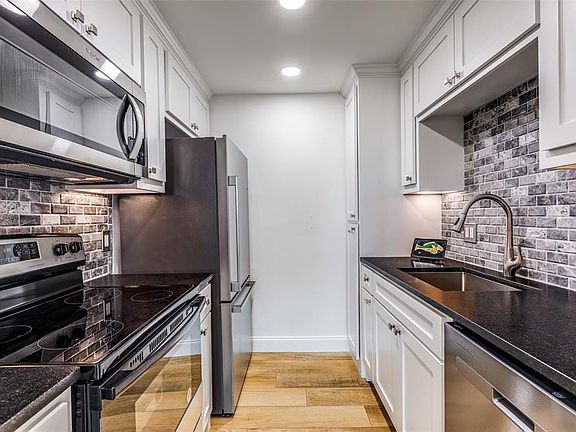 3rd image of 8750 Park Ln #32