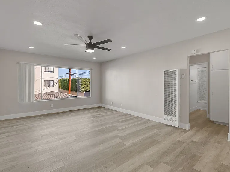 4500 N Lakewood Blvd — Photo 16