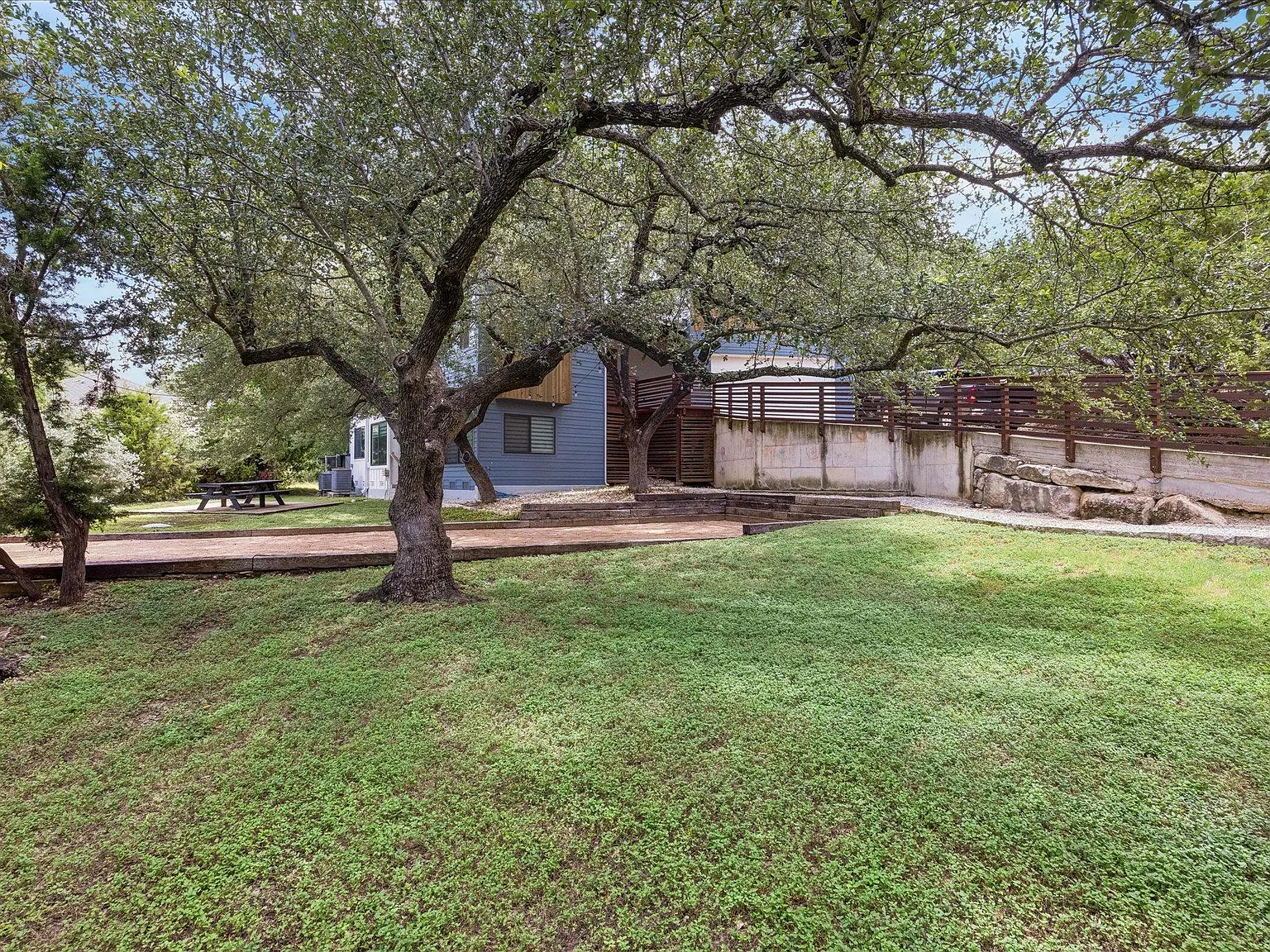 4 bed, 3.5 bath, 3040 sqft, $4,500 — Photo 3