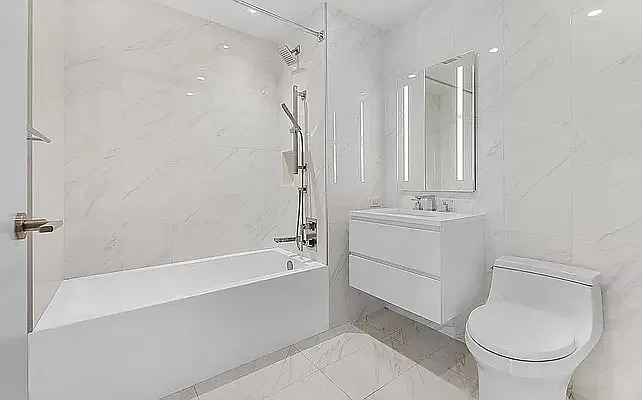 Rented by Manhattan Realty Group | media 8
