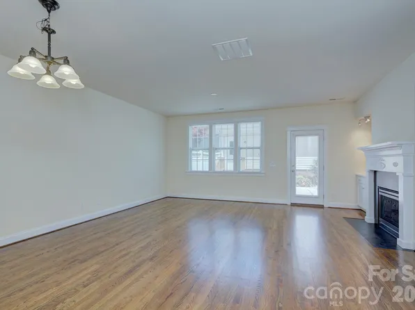 1023 White Point Dr, Huntersville, NC 28078
