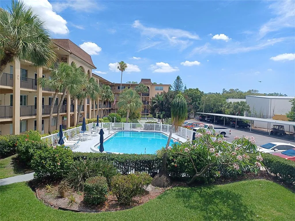 Building Photo - 2525 W Bay Dr #B22
