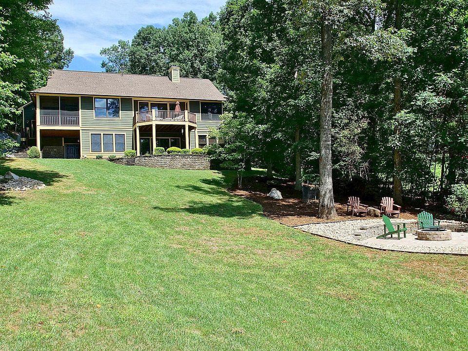1st image of 220 Park Shores Cir