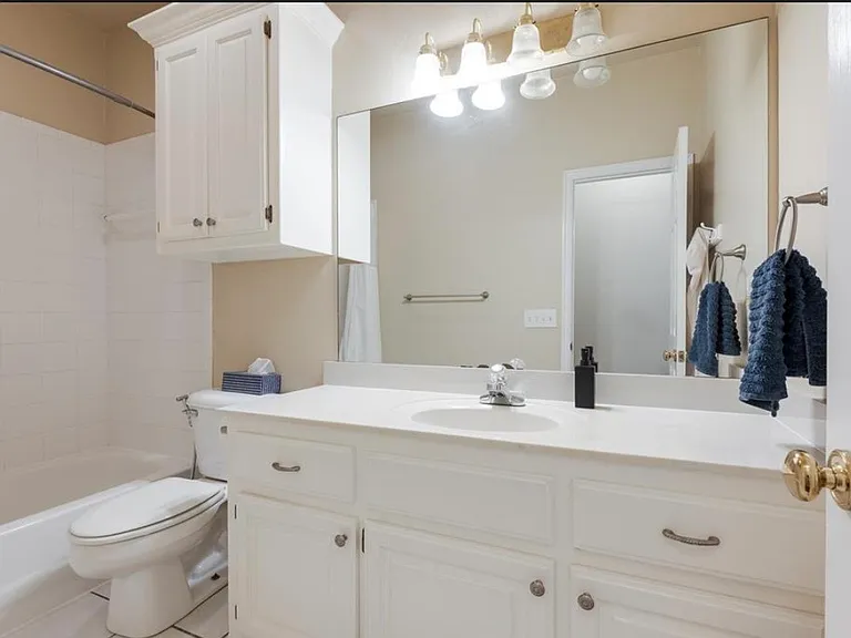 Full Bathroom