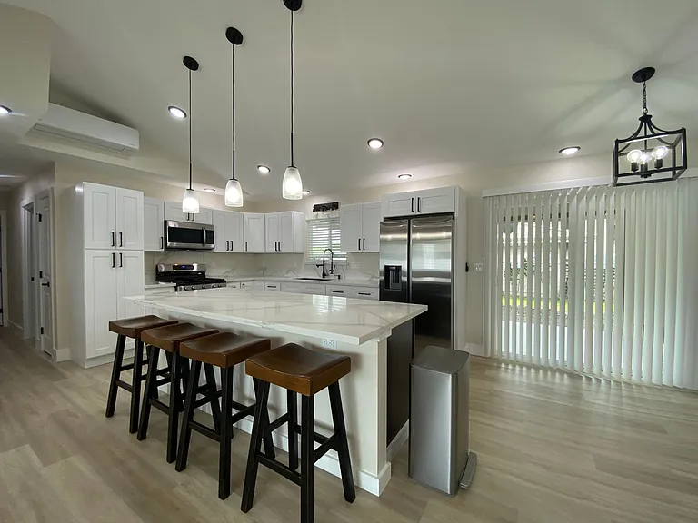 16-2115 Emerald Dr — Photo 2