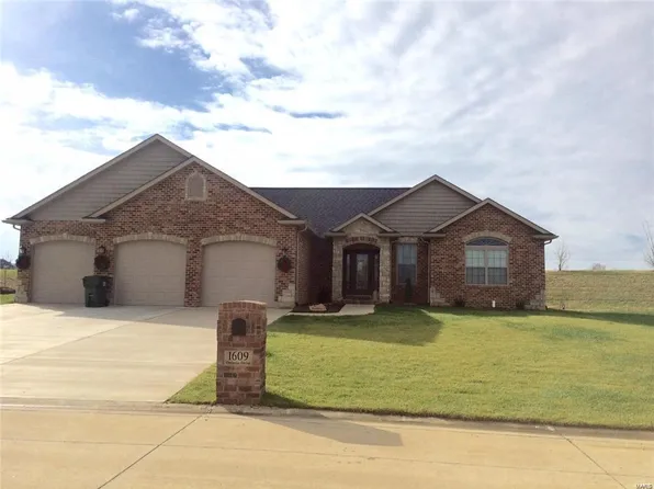 1609 Ontario Dr, Waterloo, IL 62298