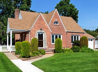 46 Bradford Rd, Valley Stream, NY 11580