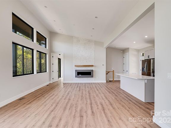 5th image of 175 Silverglen Way