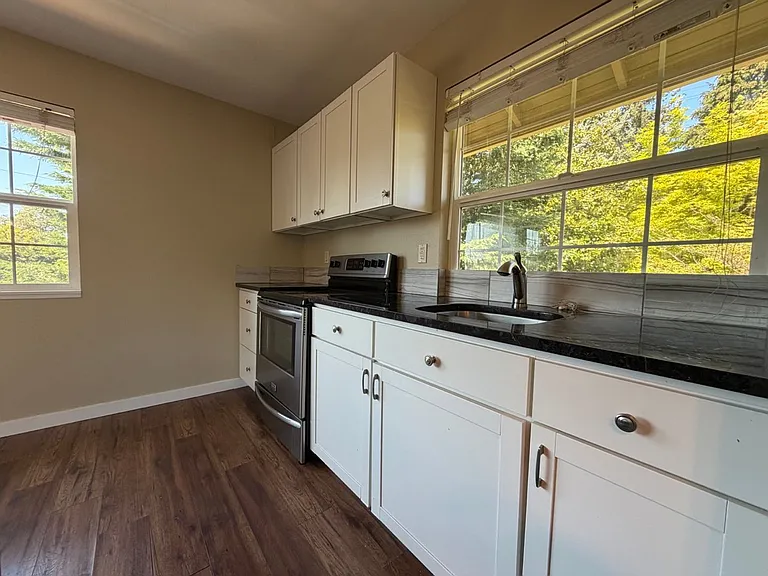 5514 NE Halsey St — Photo 28