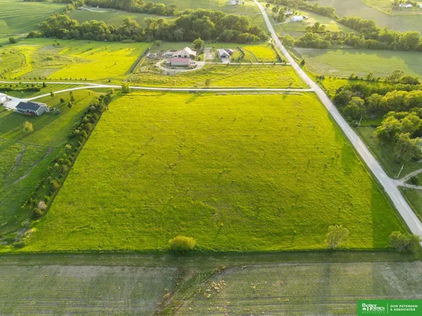 2194 Foxcross Ln, Mead, NE 68041