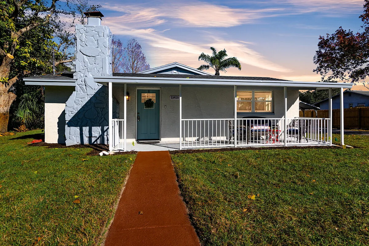 3 bed, 2.0 bath, 1652 sqft, $2,300 — Photo 1