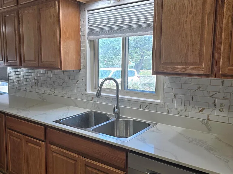 1205 Valencia Dr NE — Photo 4