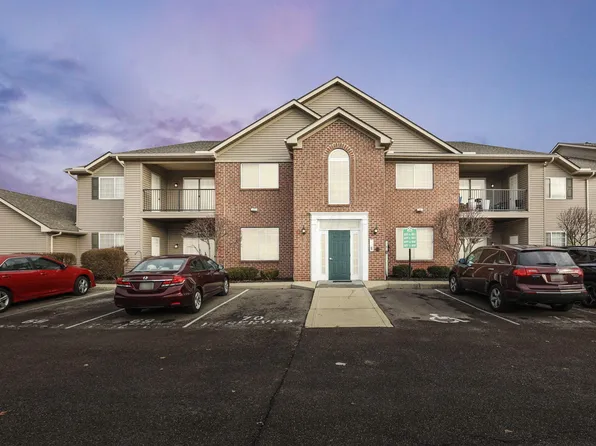 8061 Cranes Crossing Dr, Lewis Center, OH 43035