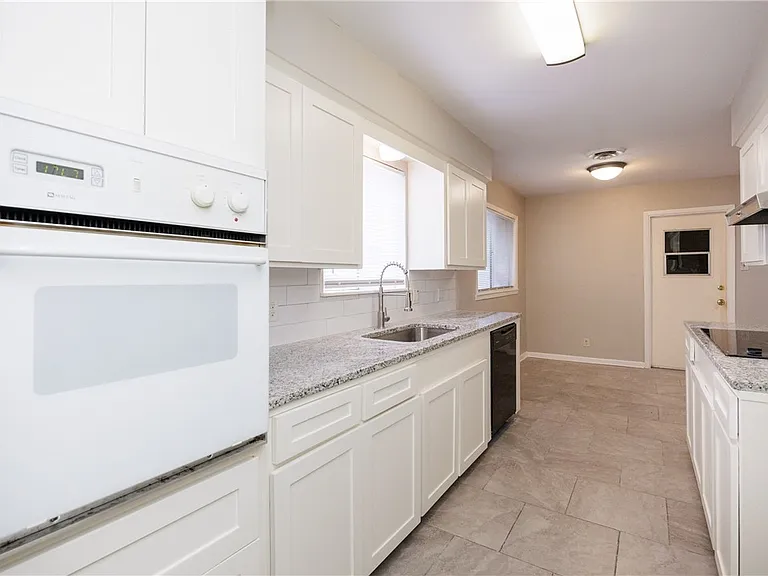 207 Blanco Dr — Photo 16