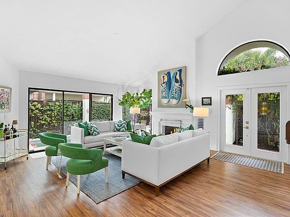 3rd image of 515 Bay Villas LN