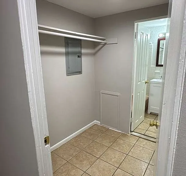 Majestic Court Apartments — Photo 4