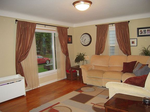 2nd image of 1521 Woodhurst Ave