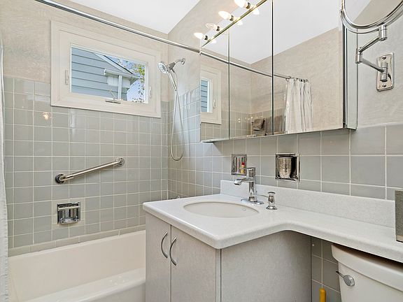 3rd image of 1890 Clifton Ave