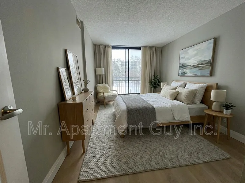 2 bed, 1.0 bath, $2,649 — Photo 3