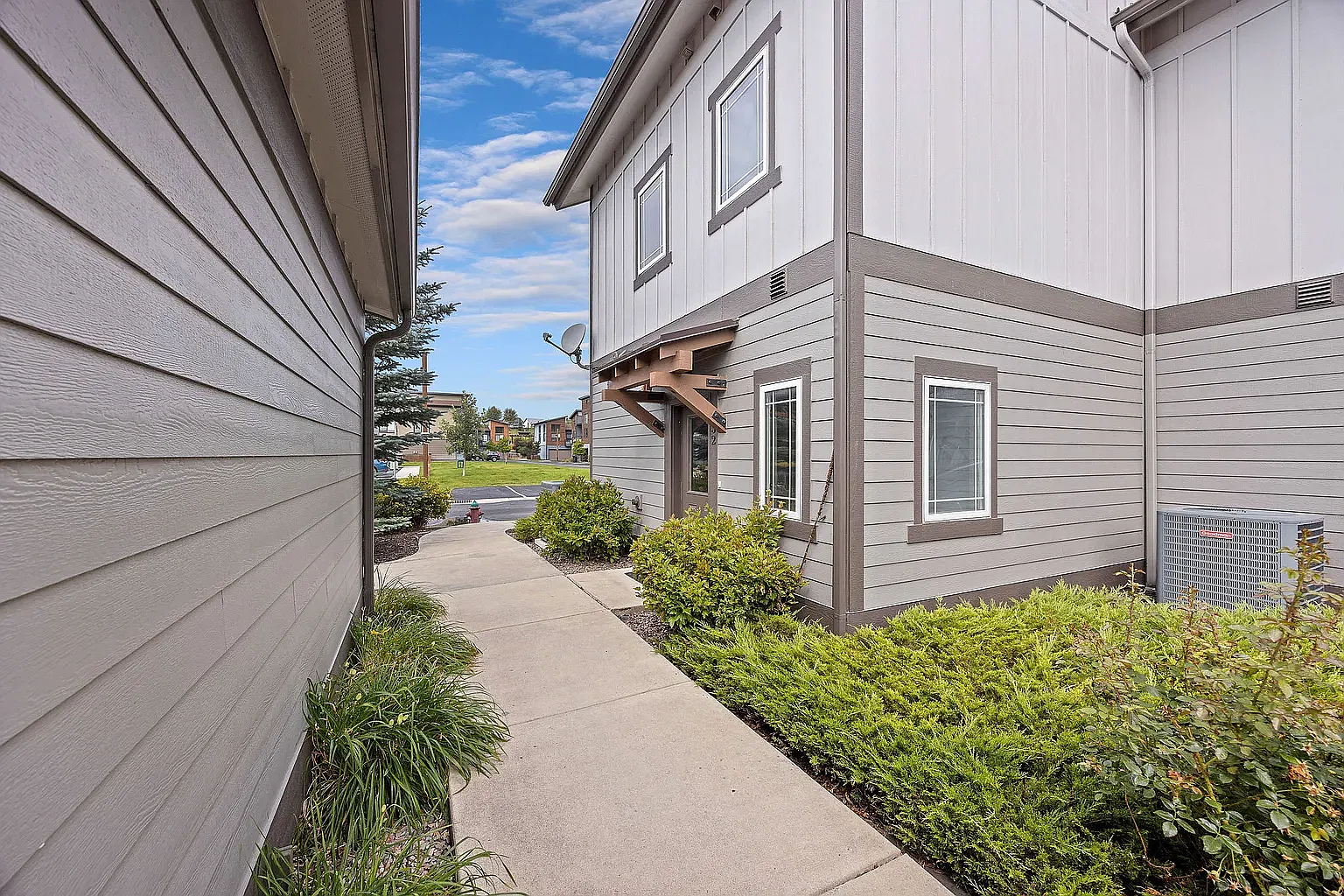 2 bed, 2.5 bath, 1780 sqft, $3,300 — Photo 4