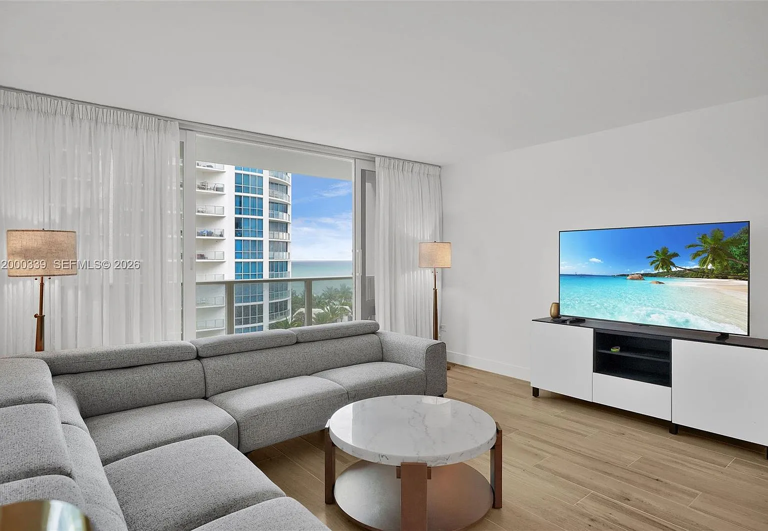 Alexander Towers Condo — Photo 1