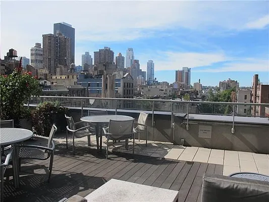 Rented by A & I Broadway | media 21