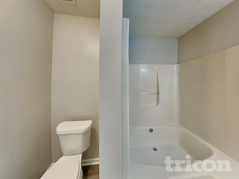 645 Dillon Dr — Photo 10