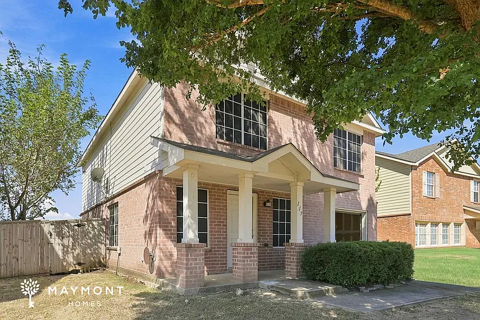 3 bed, 3.5 bath, 2216 sqft, $2,395 — Photo 2
