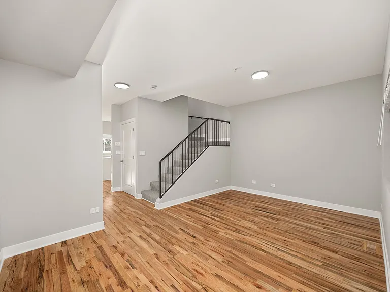 2300 S Central Ave #11 — Photo 3