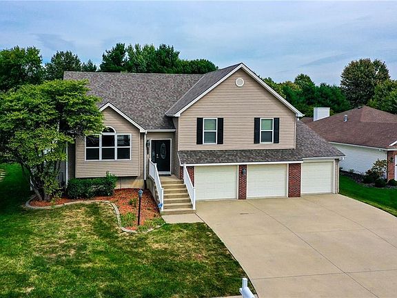 3rd image of 4505 Hallbrook Dr