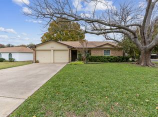 1025 S Timberline Dr, Fort Worth, TX 76126