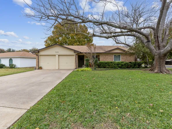 1025 S Timberline Dr, Fort Worth, TX 76126