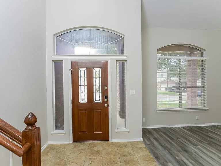 121 Yeager Cir — Photo 4