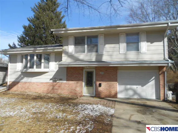 9424 Meadow Dr, Omaha, NE 68114