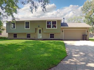 1731 Canterbury Dr, Elkhart, IN 46514