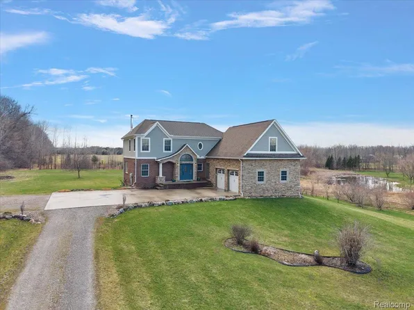 5035 Hidden Ridge Dr, Metamora, MI 48455