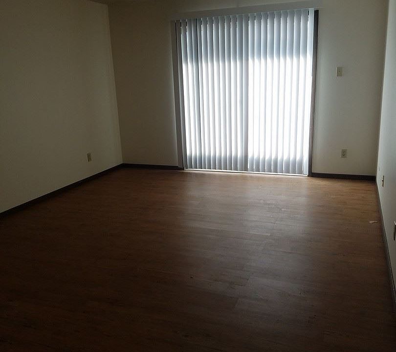 2nd image of 837 SW Tyler St APT 11