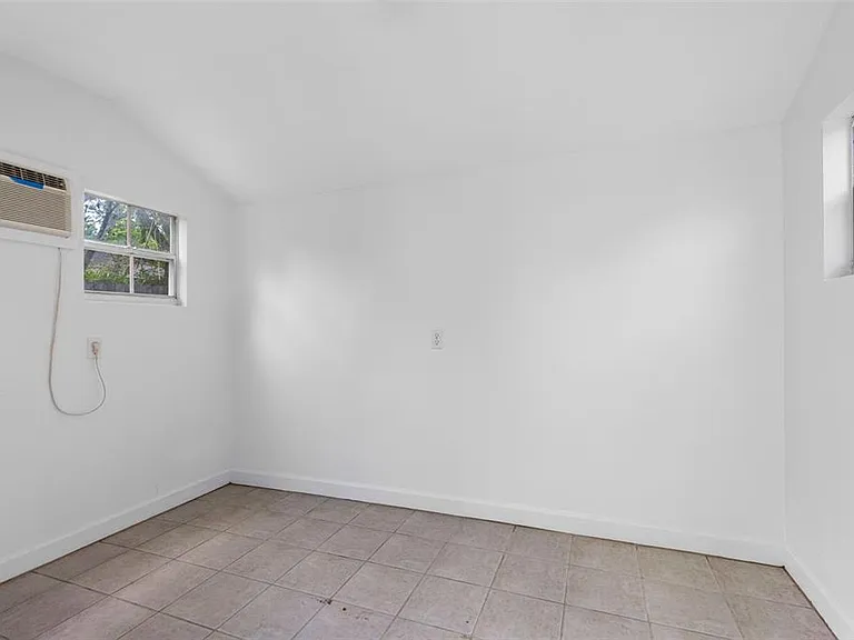 641 Wilkie St — Photo 21